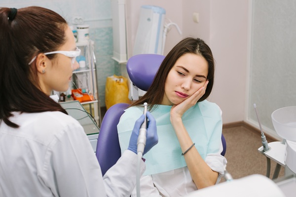 How An Emergency Dentist Addresses A Dislodged Tooth