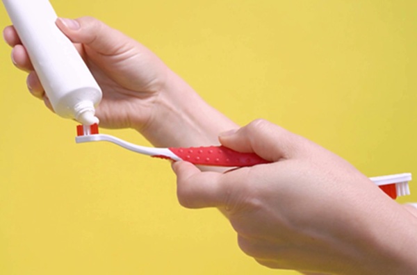 Some Ways Teeth Whitening Can Improve Your Smile